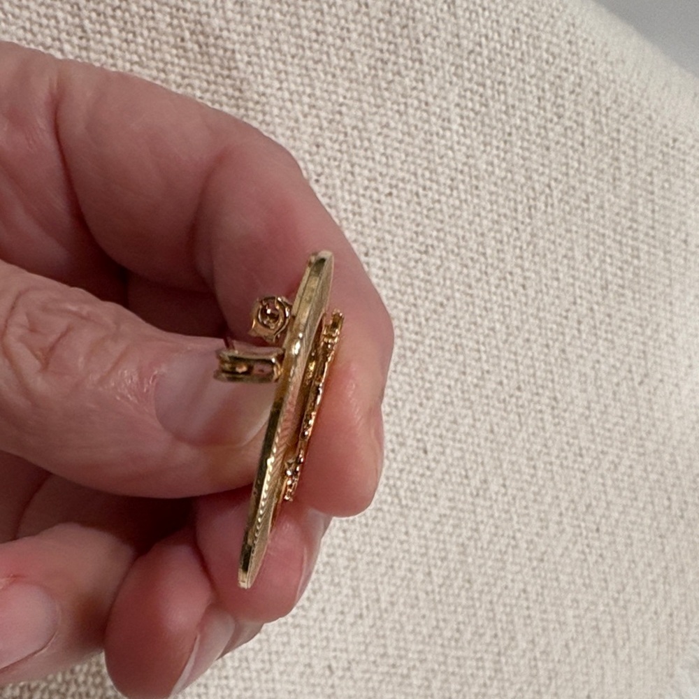 Vintage Band Majorette Lapel or Scarf Pin Textured Round Gold Medallion Brooch - Picture 10 of 11